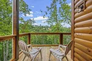 Exclusive Cabin, 2 Bedrooms, Hot Tub, Mountainside | Balcony