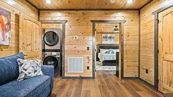 Exclusive Cabin, 2 Bedrooms, Hot Tub, Mountainside | Laundry