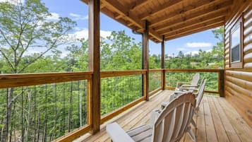 Cabaña exclusiva, 2 habitaciones, bañera de hidromasaje, junto a la montaña | Balcón