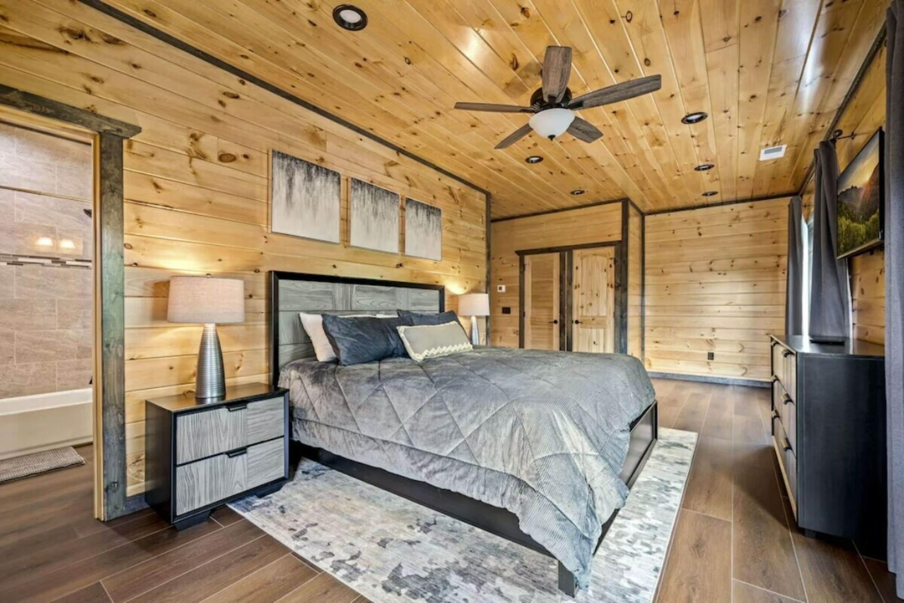 Exclusive Cabin, 2 Bedrooms, Hot Tub, Mountainside | Individually decorated, individually furnished, iron/ironing board
