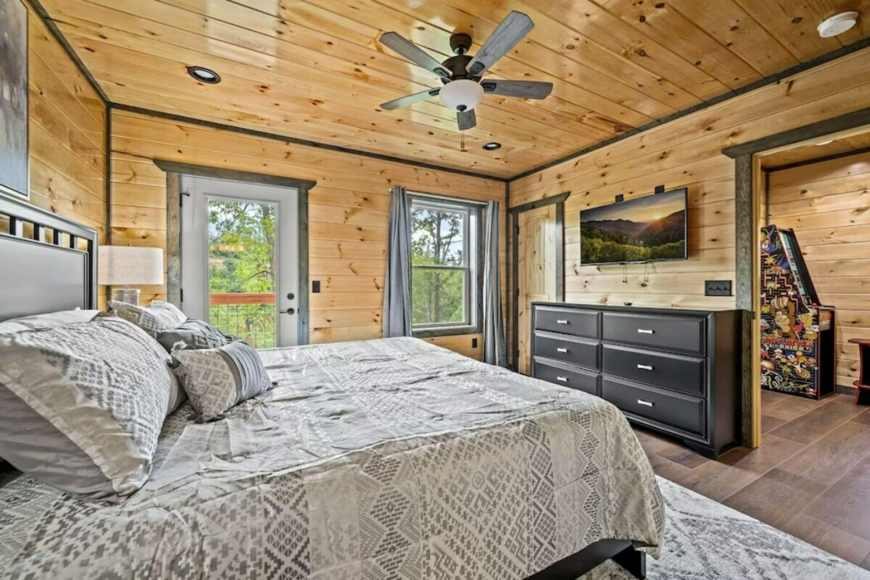 Hytte – exclusive, 2 soverom, spabadekar, ved fjell | Individuelt dekorert, individuelt innredet og strykejern/-brett