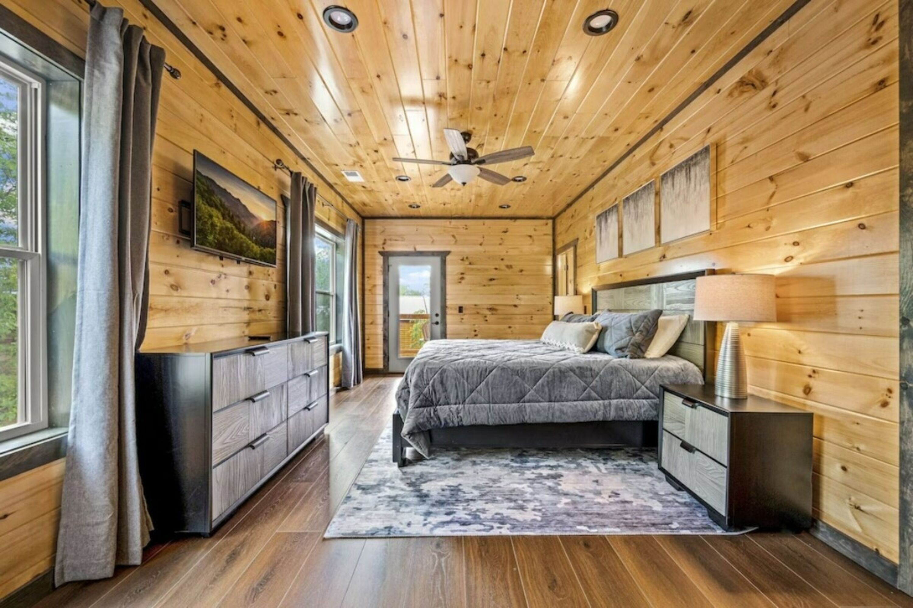 エクスクルーシブ キャビン 2 ベッドルーム スパ浴槽 マウンテンサイド | 客室ごとに異なる装飾、客室ごとに異なるインテリア、アイロン / アイロン台、WiFi (無料)