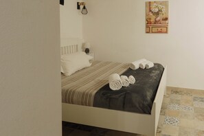 1 bedroom, iron/ironing board, WiFi, bed sheets - Nina's House Duomo - Heart of Palermo, a stone's throw from the Cathedral (Palermo)