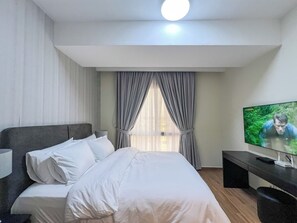 1 slaapkamer, een bureau, een strijkplank/strijkijzer, wifi