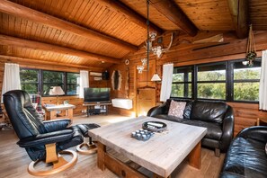 Cabin, 2 Bedrooms, Sauna, Garden View | Living room | Books - Norwegian log Cabin in Kandestederne (Skagen)