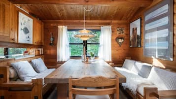 Cabin, 2 Bedrooms, Sauna, Garden View | Dining