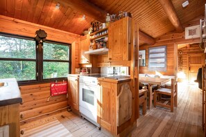 Chalet rustique, 2 chambres, sauna, vue sur le jardin | Cuisine privée