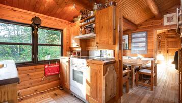 Cabin, 2 Bedrooms, Sauna, Garden View | Private kitchen