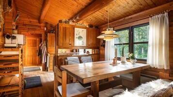 Cabin, 2 Bedrooms, Sauna, Garden View | Dining