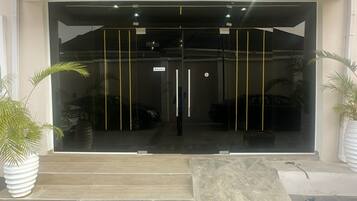 Apartamento superior, balcón, vistas a la ciudad | Detalle del exterior