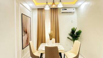 Superior Apartment, Balcony, City View | Dining