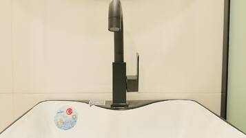 Superior Apartment, Balcony, City View | Bathroom | Towels