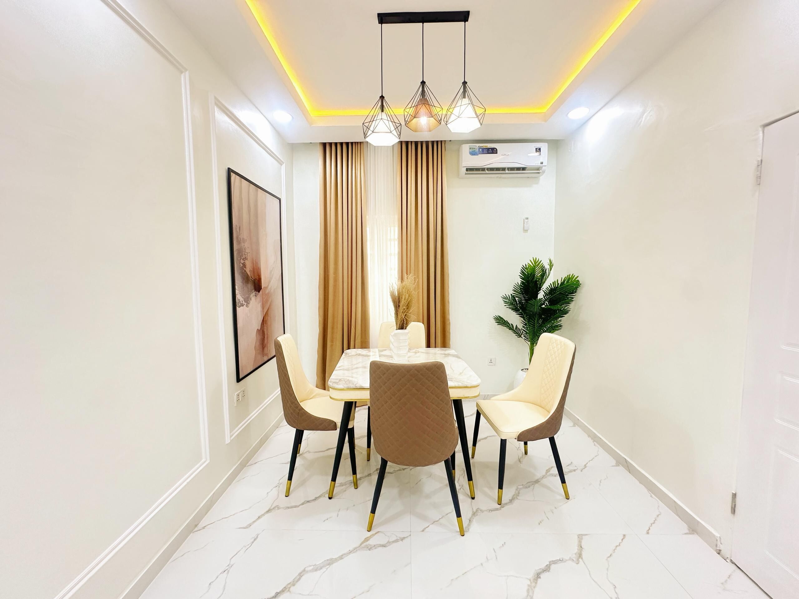 Superior Apartment, Balcony, City View | Dining
