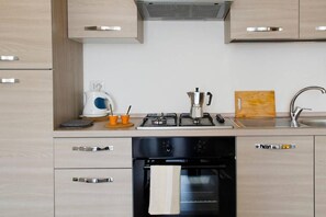 Panoramic Apartment, Lake View | Private kitchen - La Dolce Vista (Blevio)