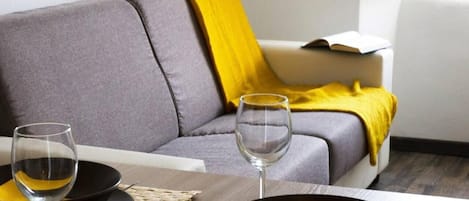 Panoramic Apartment, Lake View | Living area