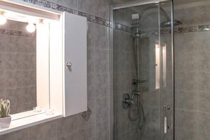 Doccia, bidet, asciugamani