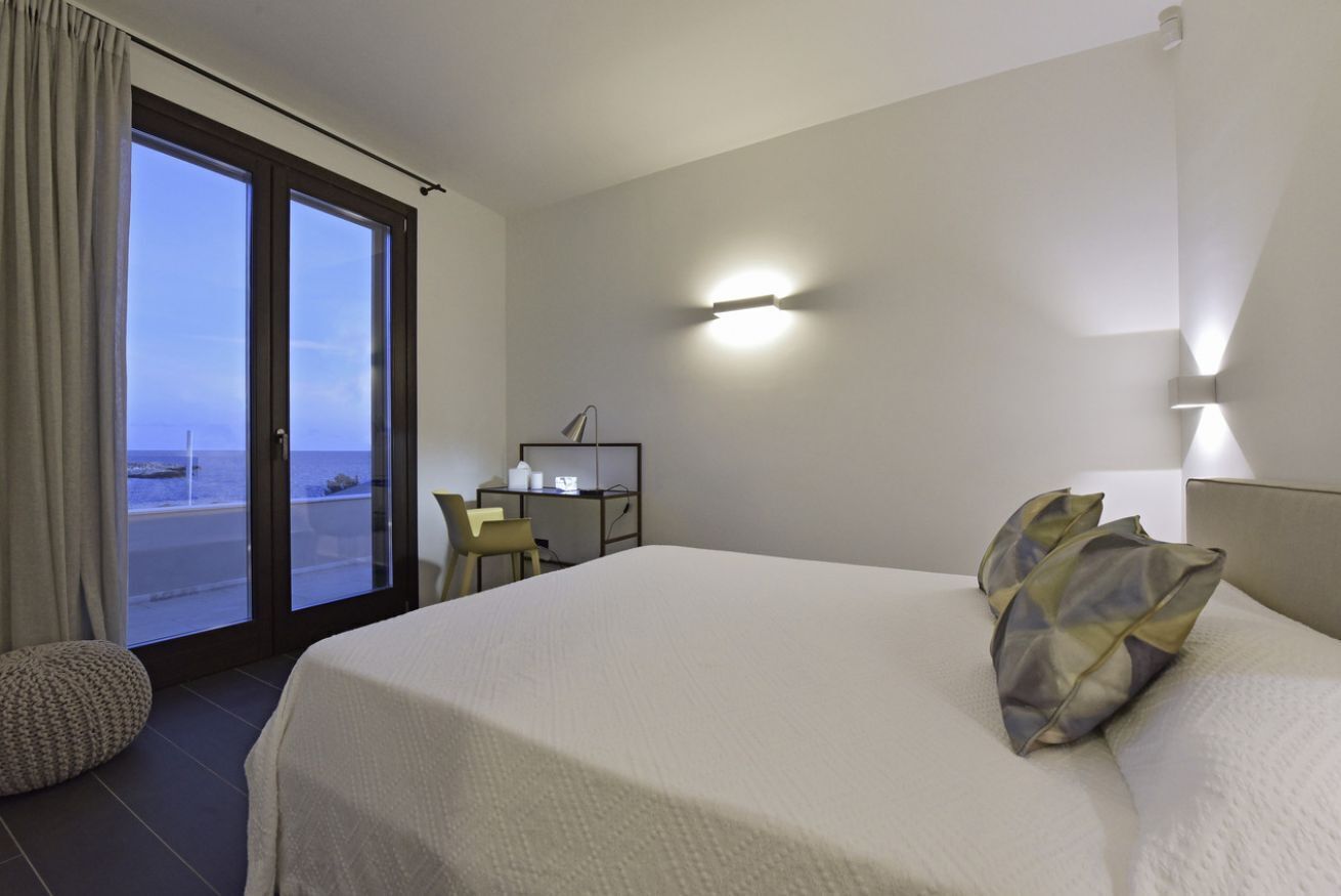 In-room safe, iron/ironing board, travel cot, free WiFi