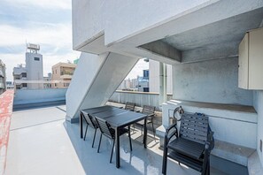 Outdoor dining - Luxury 3BR,2-shower,3-toilet!Theater,full kitchen,kids' room& garage.Family-f... (Midori Sumidaku)