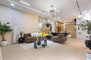 Apartamento económico, balcón, vistas a la ciudad | Vestíbulo