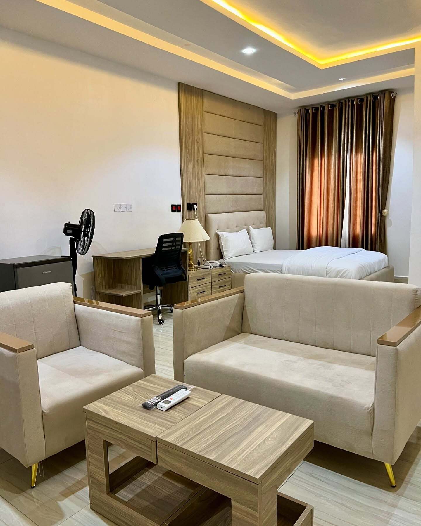 Apartamento económico, balcón, vistas a la ciudad | Caja fuerte, escritorio, espacio para trabajar con un portátil