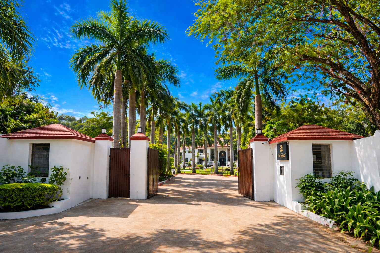 Vista frontal de la propiedad