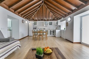 Dining - Vacation Apartment 'La Gomera' with Sea View, Private Terrace and Wi-Fi (La Victoria de Acentejo)