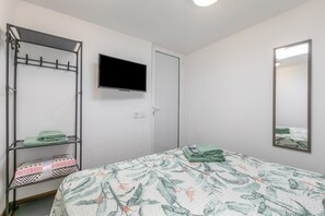 1 bedroom, WiFi, bed sheets - Vacation Apartment 'La Gomera' with Sea View, Private Terrace and Wi-Fi (La Victoria de Acentejo)