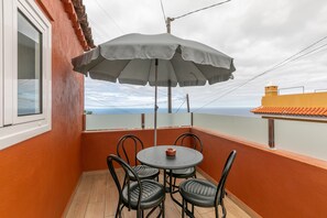 Outdoor dining - Vacation Apartment 'La Gomera' with Sea View, Private Terrace and Wi-Fi (La Victoria de Acentejo)