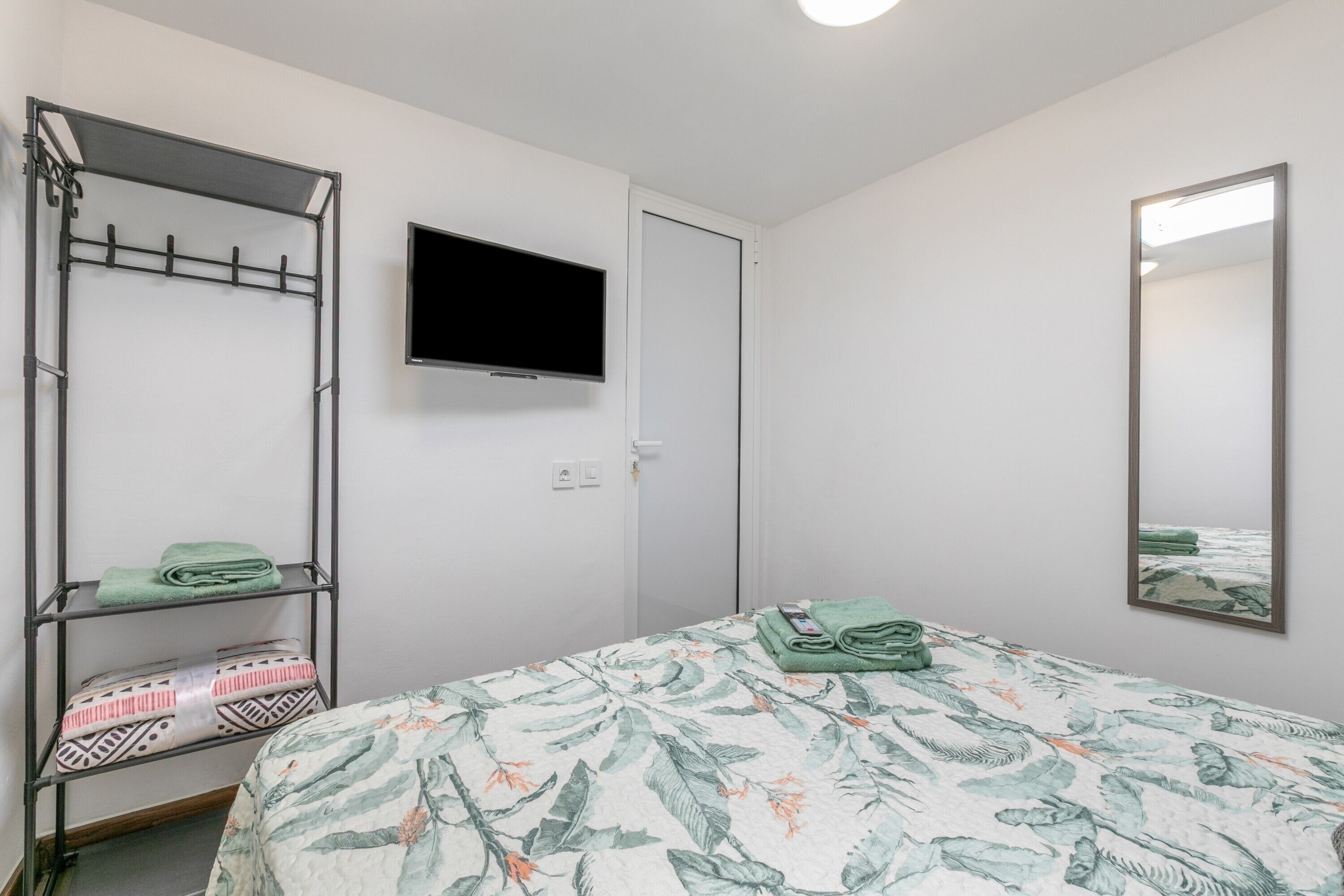 1 camera, Wi-Fi, lenzuola