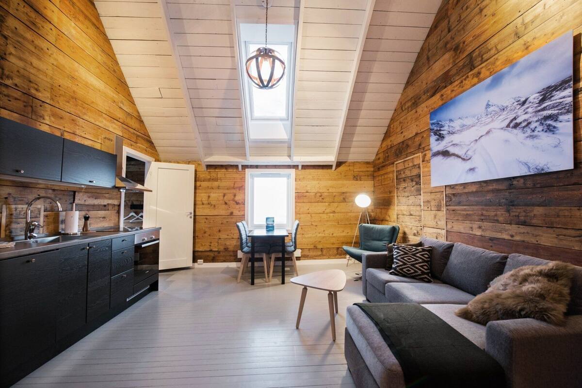 Cabin, Sea View (Myklebustbua #2) | Living area