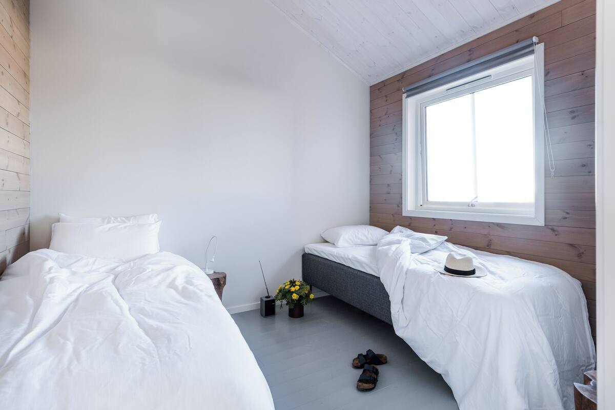 Cabaña, 2 habitaciones, vistas al mar (Strømøybua #2) | Tabla de planchar con plancha y wifi gratis