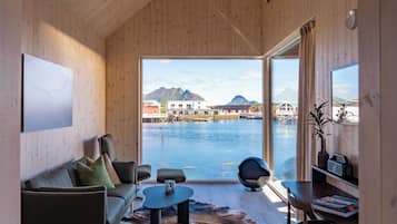 Suite, 1 kingsize-seng, badstue, utsikt mot bukt (Hattvika Elements) | Individuelt dekorert, wi-fi (inkludert) og sengetøy