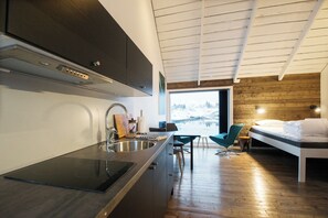 Ferienhütte, Buchtblick (Myklebustbua #3) | Eigene Küche | Geschirrspüler, Kochgeschirr/Geschirr/Besteck