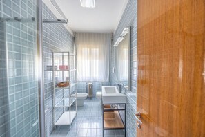 Doccia, asciugacapelli, bidet