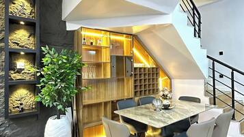 Apartamento familiar, balcón, vistas a la ciudad | Restauración