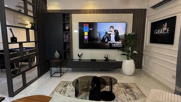 Apartemen Keluarga, balkon, pemandangan kota | Interior