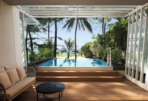 Radisson Blu Resort, Phuket Mai Khao Beach