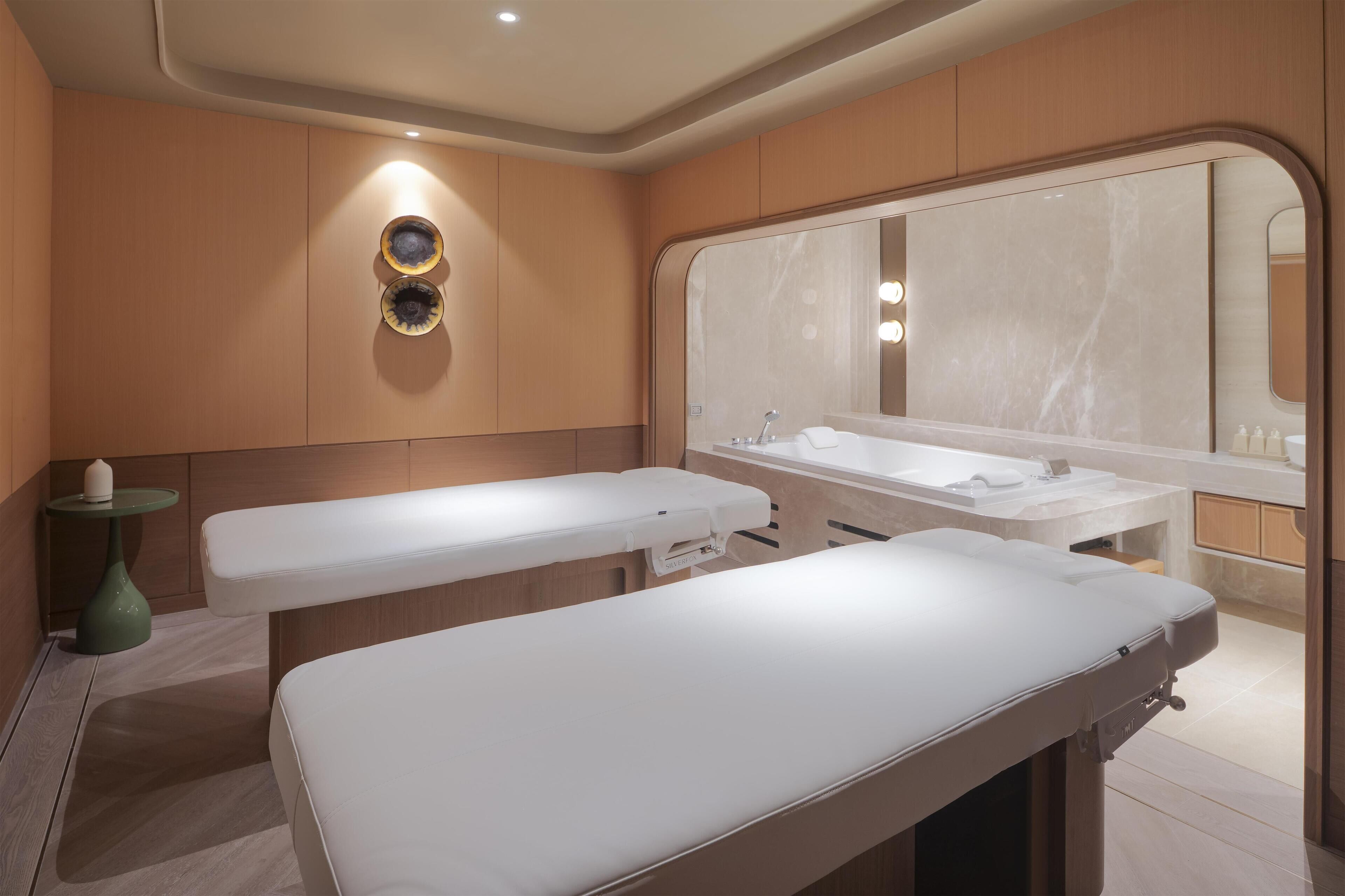 Couples treatment room(s), sauna, steam room, body treatments