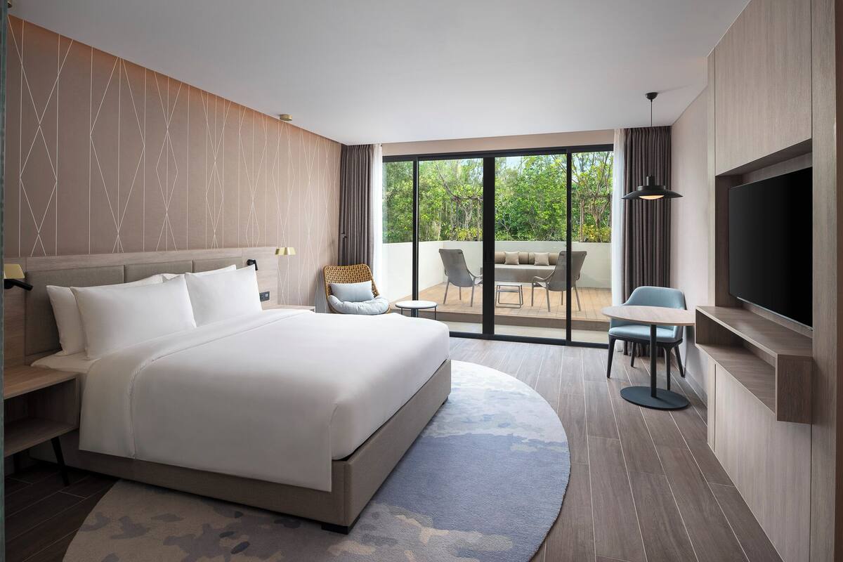 Superior Room (With Garden) | Minibar, in-room safe, soundproofing, rollaway beds