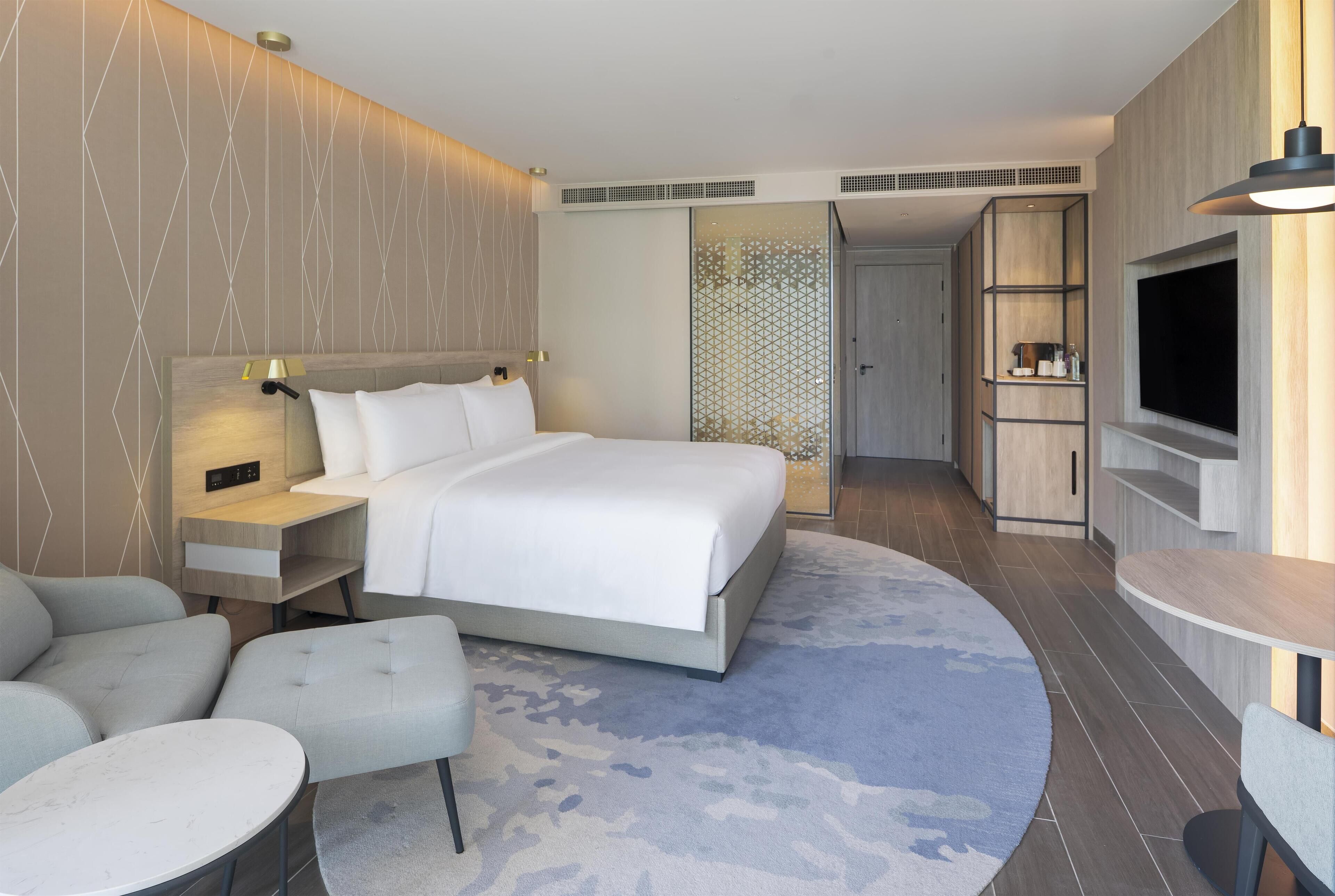 Habitación superior, balcón, frente al océano | Minibar, caja de seguridad en la habitación y insonorización 