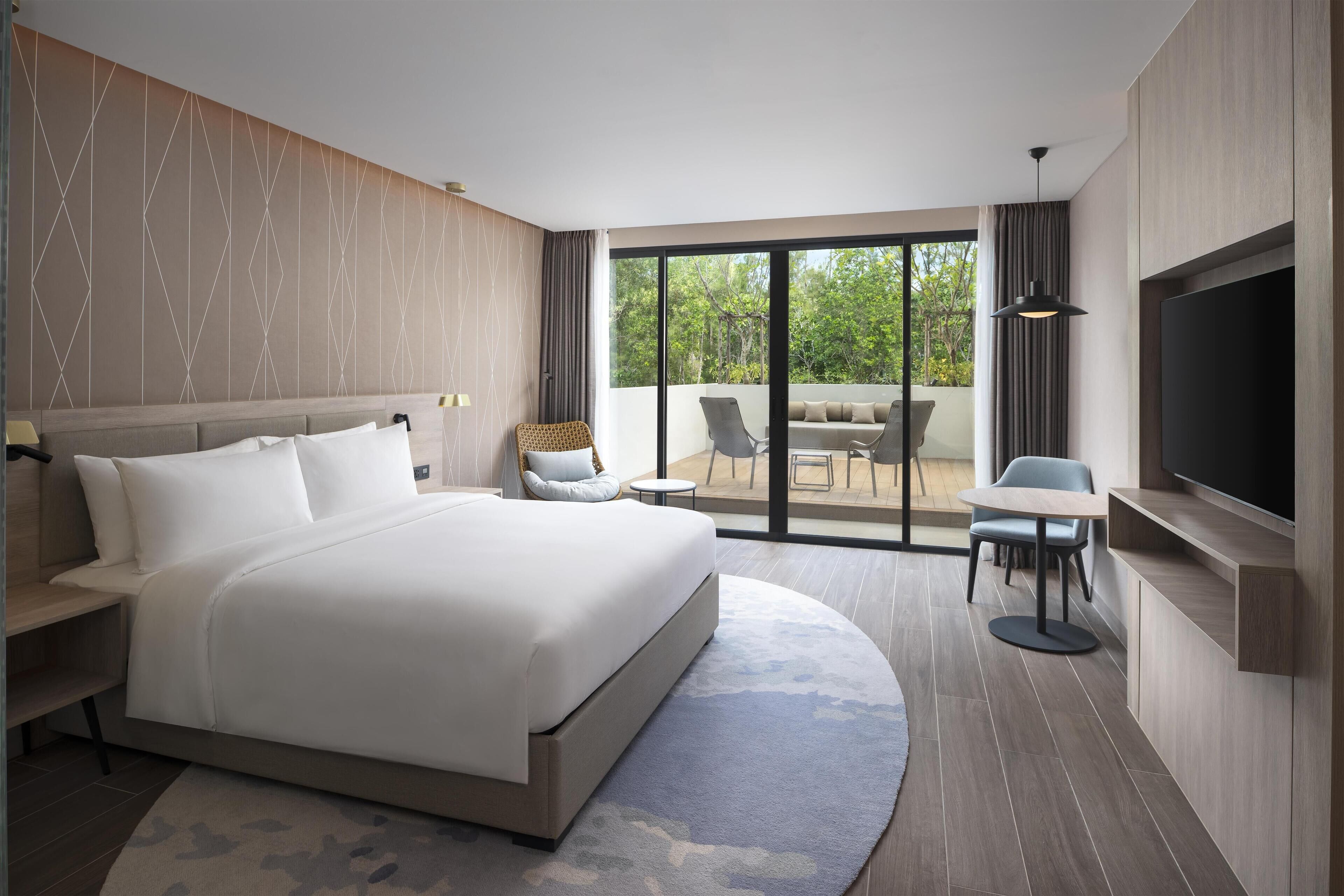 Habitación superior (With Garden) | Minibar, caja de seguridad en la habitación y insonorización 