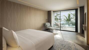 Suite, balcon, en front de mer | Minibar, coffres-forts dans les chambres, bureau, chambres insonorisées