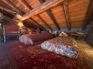 Silitysrauta/-lauta, Wi-Fi, vuodevaatteet