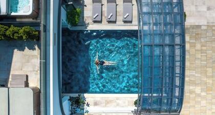 Deluxe Room with Private Jacuzzi & Spa Access – Retreat at Resort Stribor