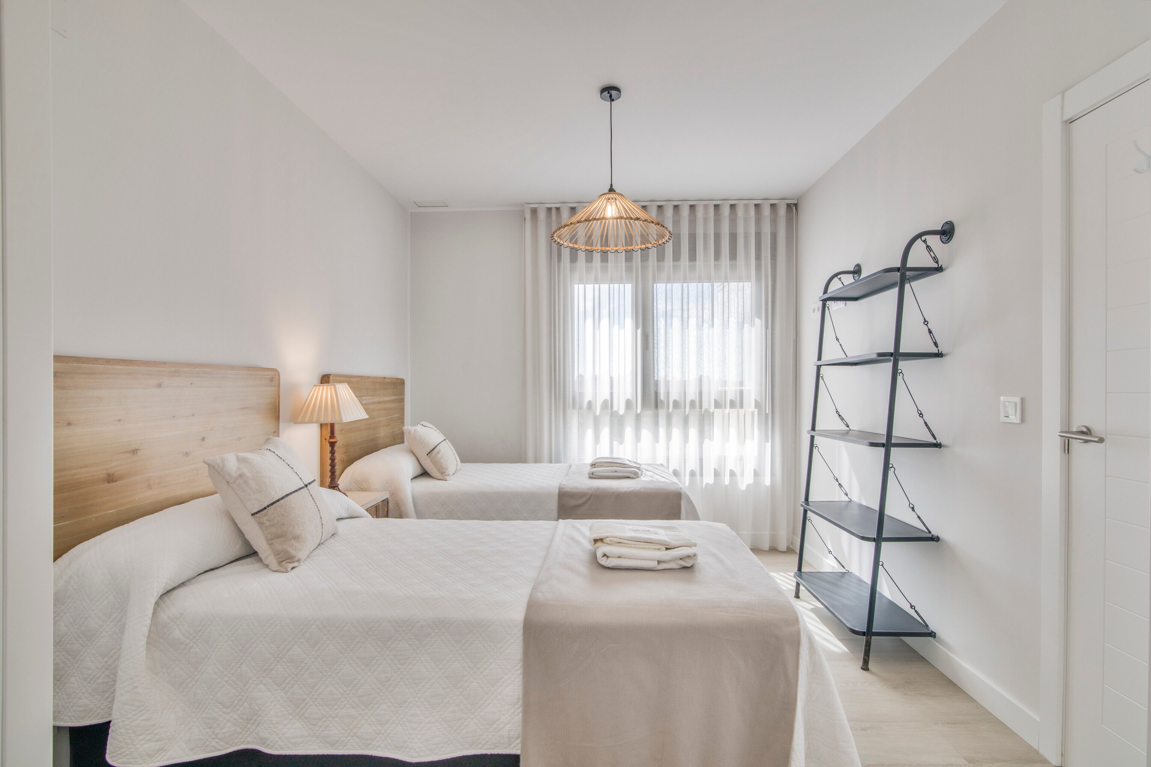 2 dormitoris, planxa i posts de planxar, wifi i roba de llit 