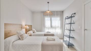 2 dormitoris, planxa i posts de planxar, wifi i roba de llit