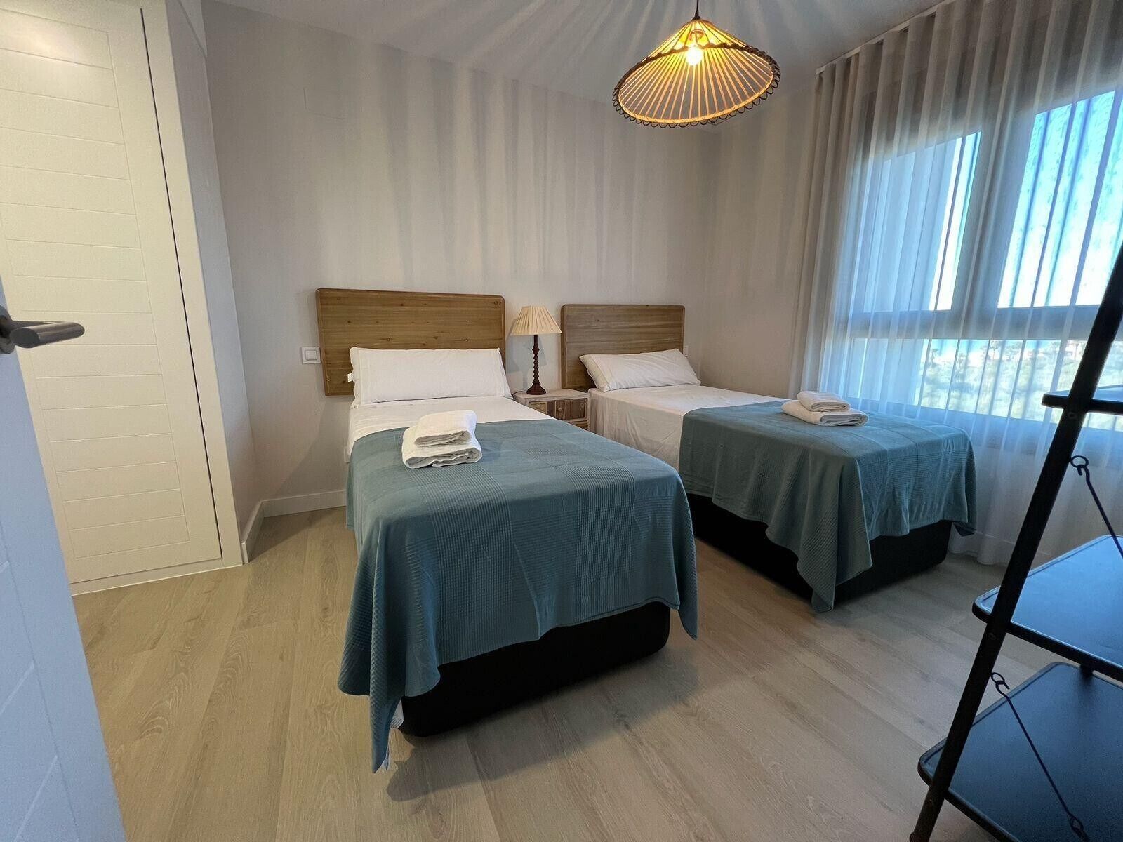 2 slaapkamers, een strijkplank/strijkijzer, wifi, beddengoed