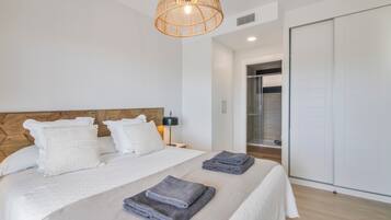 2 chambres, fer et planche à repasser, Wi-Fi, draps fournis