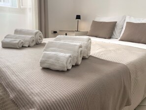 3 dormitorios, escritorio, tabla de planchar con plancha y wifi gratis