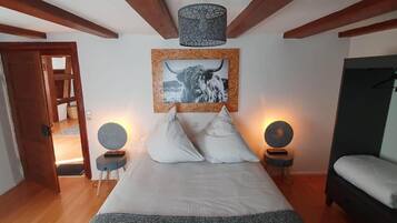 2 habitaciones, tabla de planchar con plancha, wifi y ropa de cama